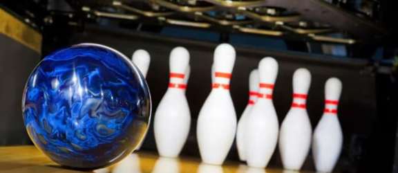 Bowling ball with pins